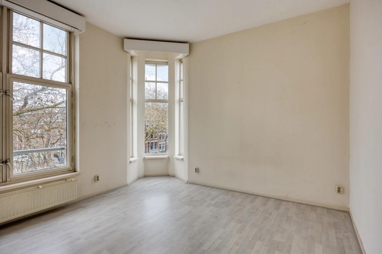 Balcony and 87 m² on Mathenesserlaan - Image 9
