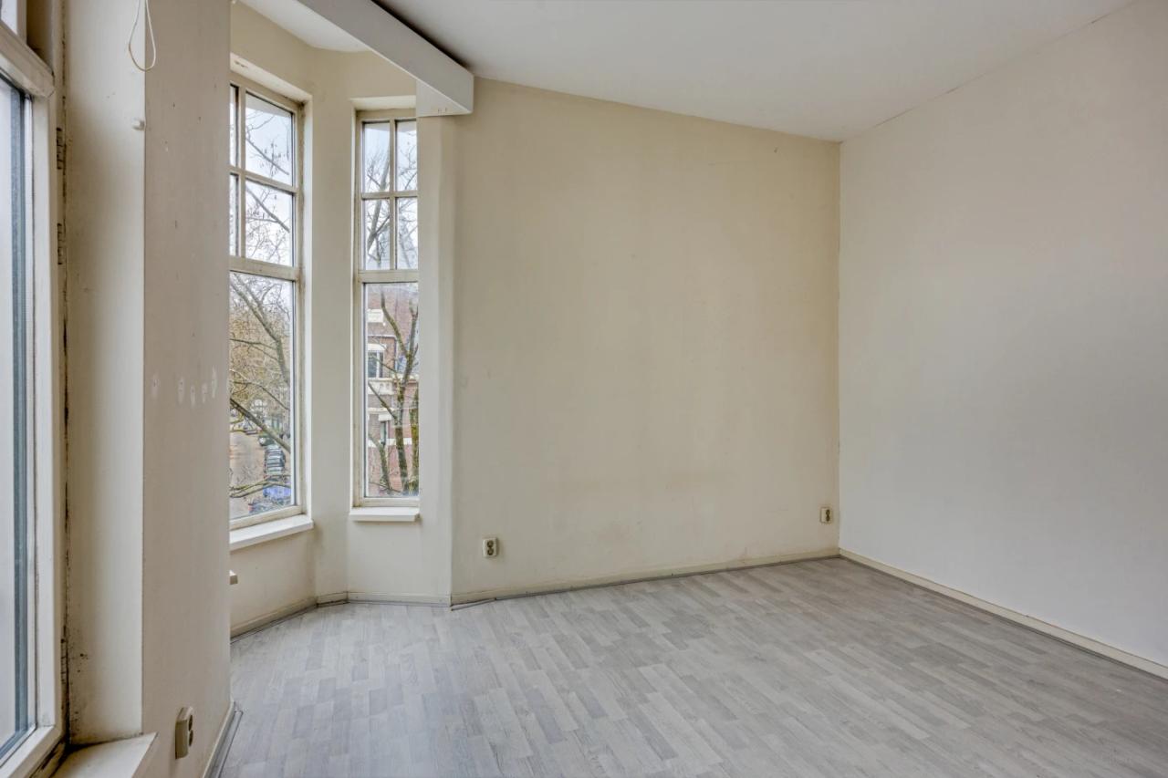 Balcony and 87 m² on Mathenesserlaan - Image 10