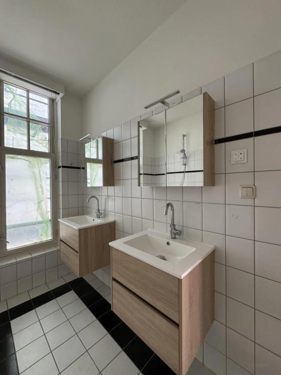 Balcony and 87 m² on Mathenesserlaan - Image 12