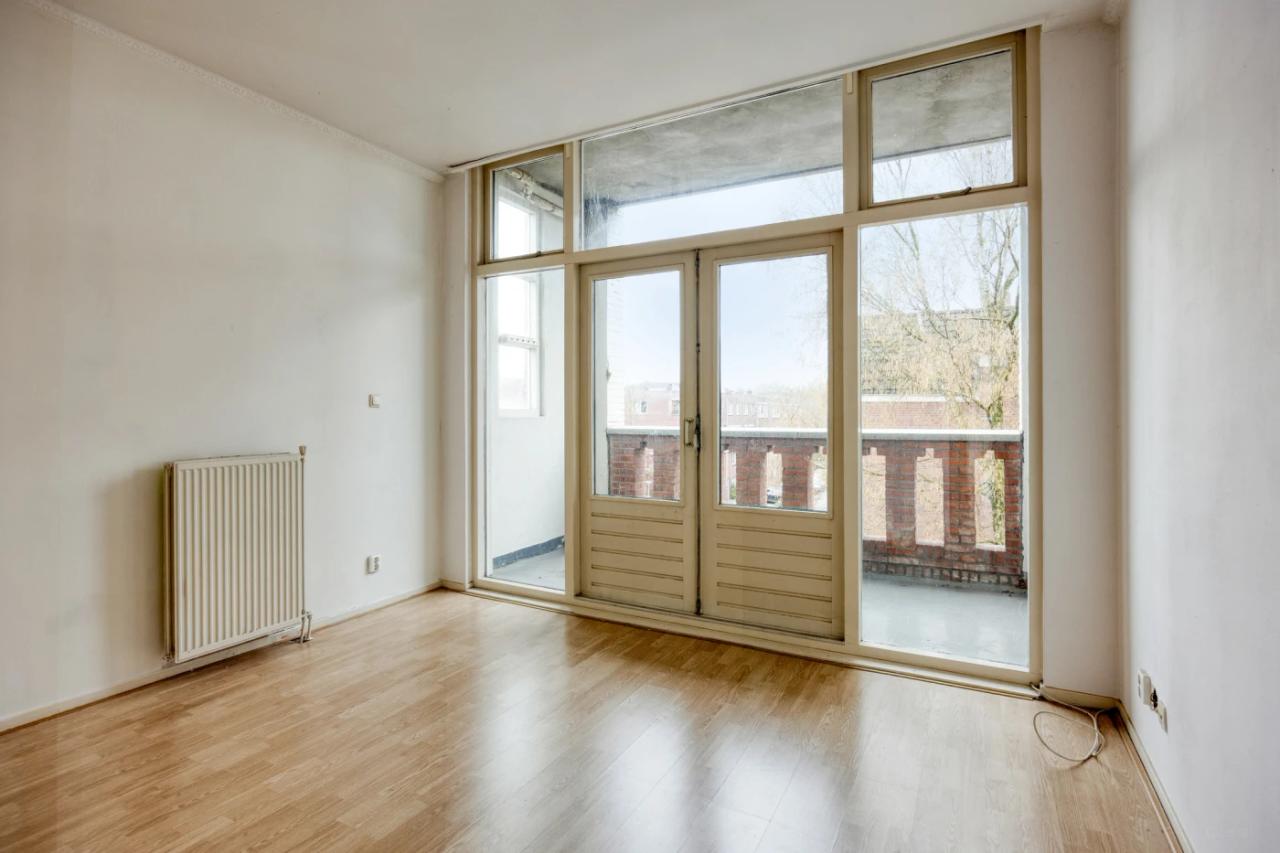Balcony and 87 m² on Mathenesserlaan - Image 13