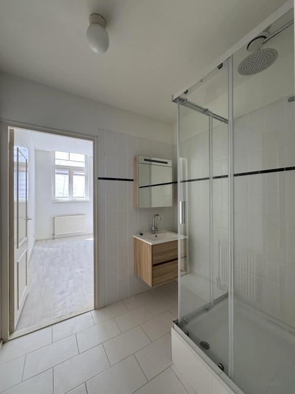 Balcony and 87 m² on Mathenesserlaan - Image 19
