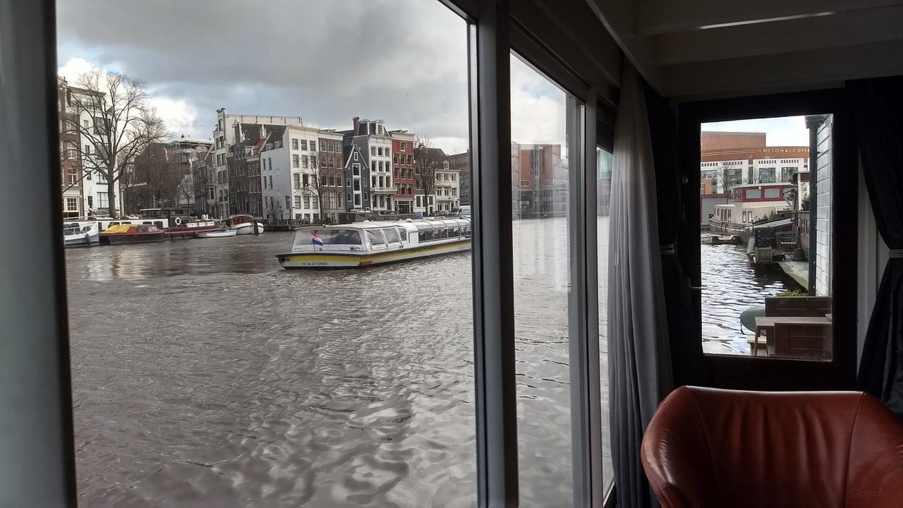 Living on the Amstel, near Rembrandtplein - Image 1