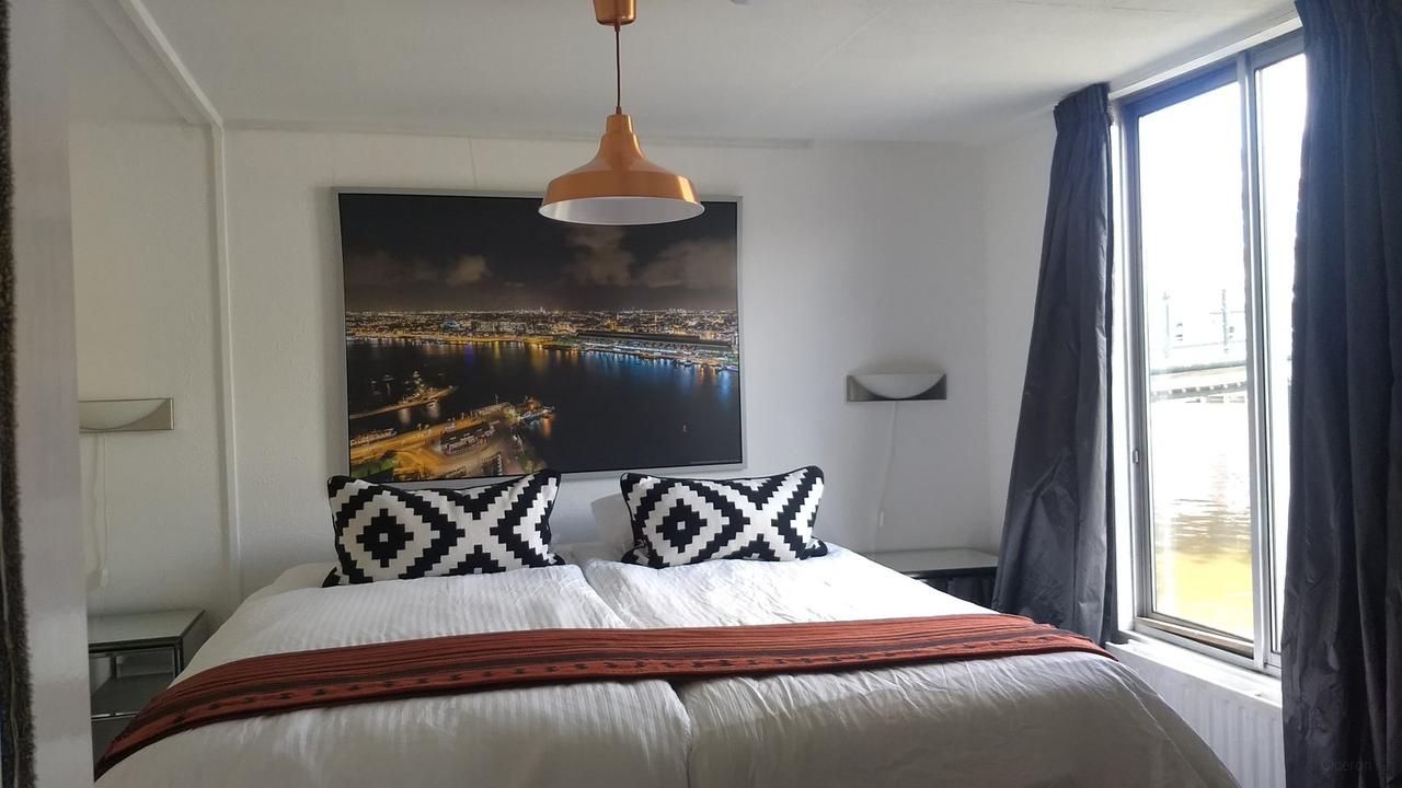 Living on the Amstel, near Rembrandtplein - Image 2