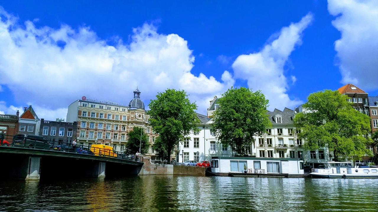Living on the Amstel, near Rembrandtplein - Image 5