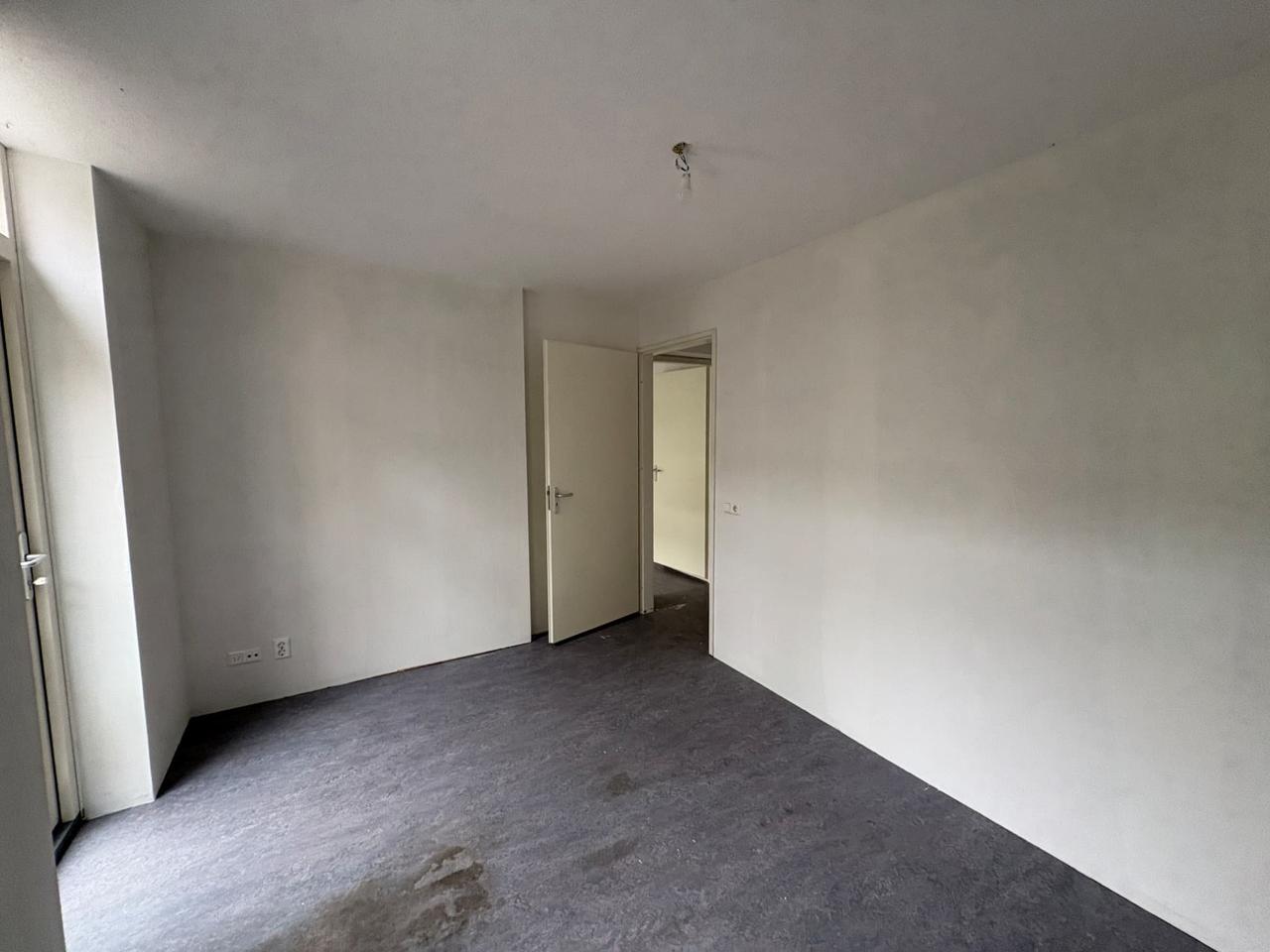 3-Room Apartment with Garden in Rotterdam - Image 6