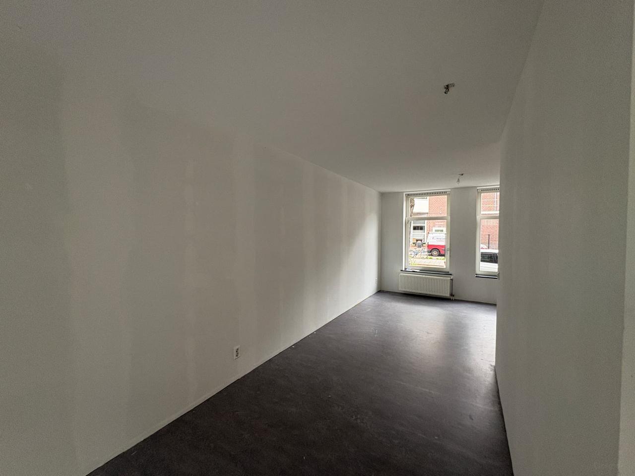 3-Room Apartment with Garden in Rotterdam - Image 8