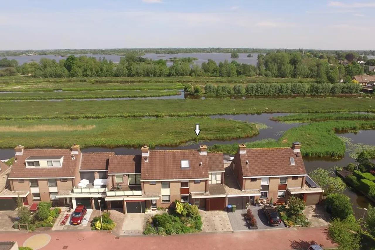 Wonen aan het water met vijf slaapkamers - Afbeelding 1