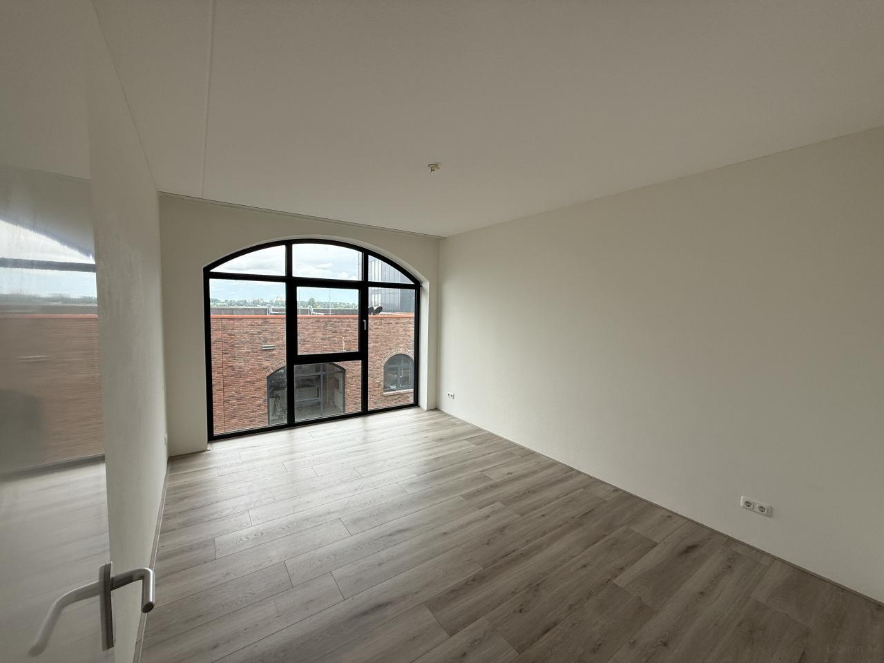 80 m² Living by the Water in Amsterdam - Image 1