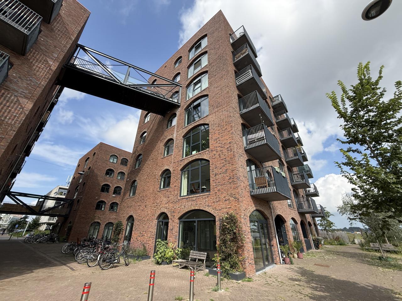 80 m² Living by the Water in Amsterdam - Image 4