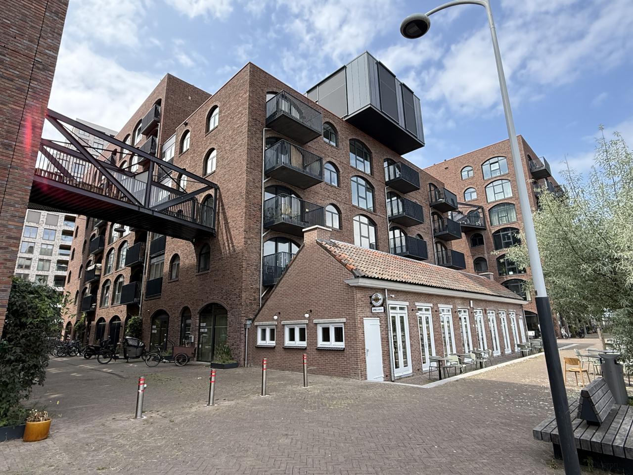 80 m² Living by the Water in Amsterdam - Image 7