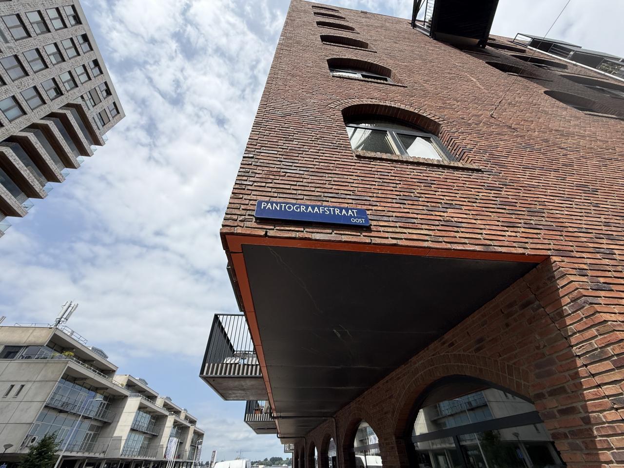 80 m² Living by the Water in Amsterdam - Image 9