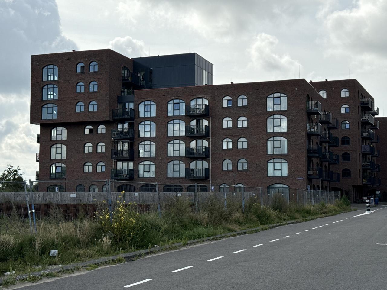 80 m² Living by the Water in Amsterdam - Image 13