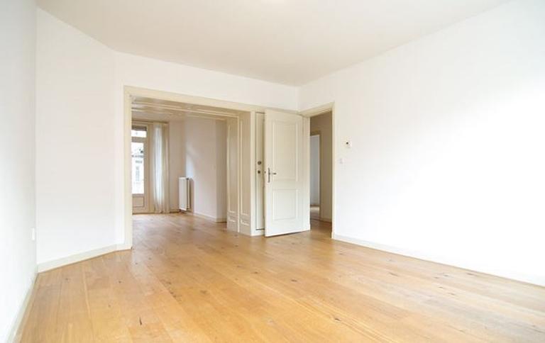 Bright 2-Bedroom Apartment Near Two Parks - Image 3