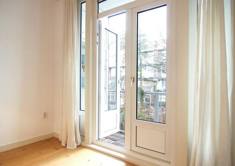Bright 2-Bedroom Apartment Near Two Parks - Image 4