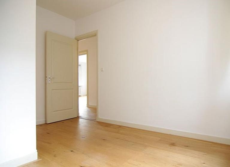 Bright 2-Bedroom Apartment Near Two Parks - Image 10