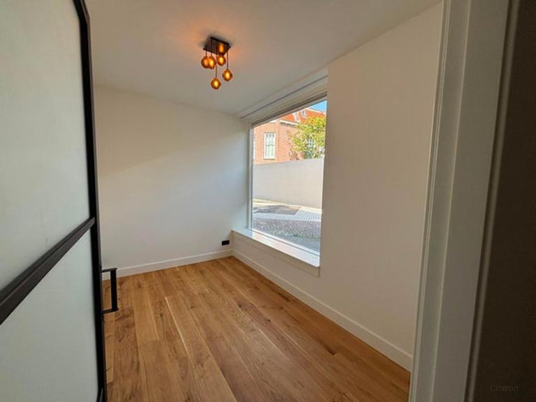 Renovated 2-Bedroom Apartment in Haarlem - Image 14
