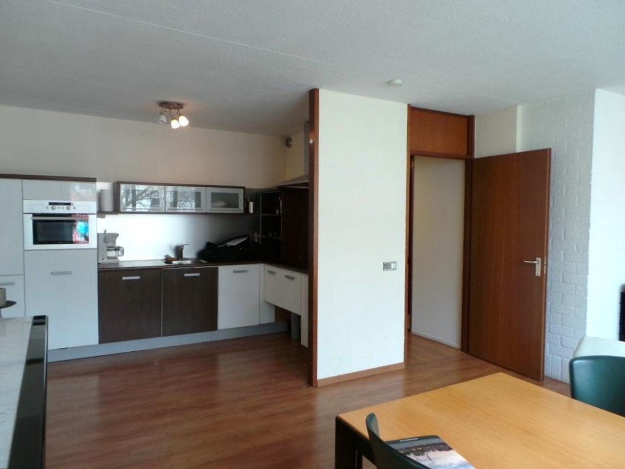 Gemeubileerd 2-kamerappartement met balkon - Afbeelding 3