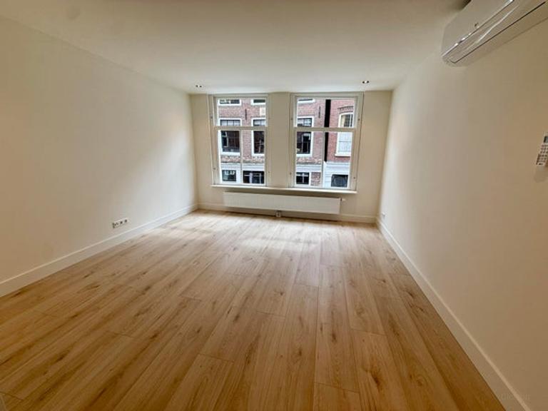 Bright one-bedroom apartment in the Jordaan - Image 2