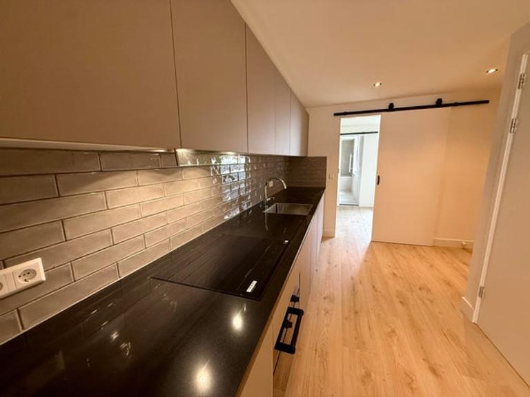 Bright one-bedroom apartment in the Jordaan - Image 3