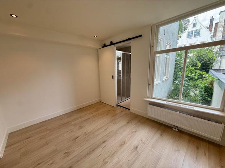Bright one-bedroom apartment in the Jordaan - Image 6