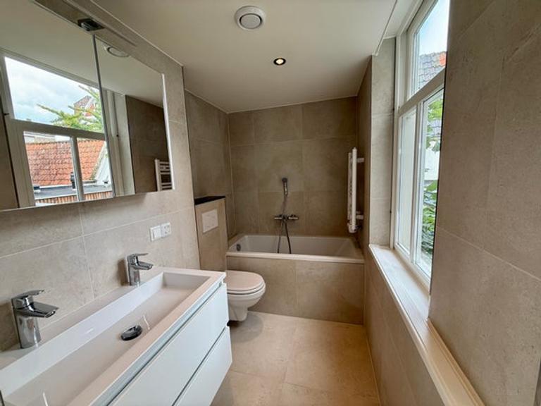 Bright one-bedroom apartment in the Jordaan - Image 7