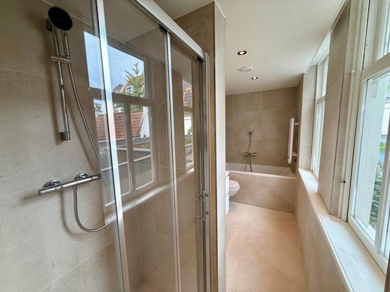 Bright one-bedroom apartment in the Jordaan - Image 8
