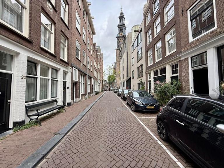 Bright one-bedroom apartment in the Jordaan - Image 9