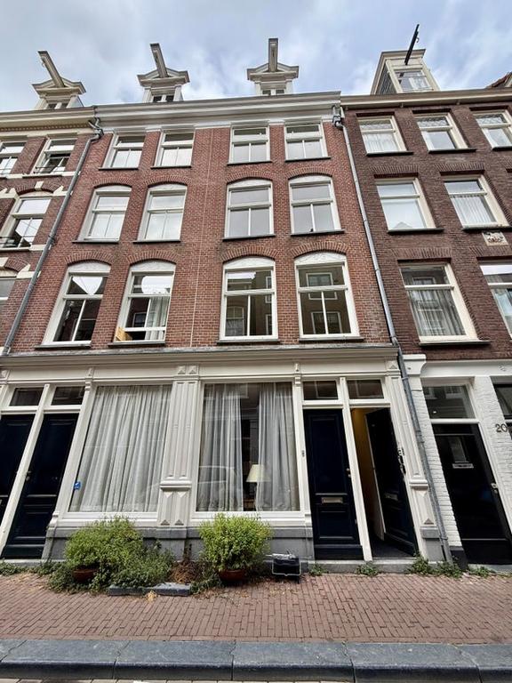 Bright one-bedroom apartment in the Jordaan - Image 10