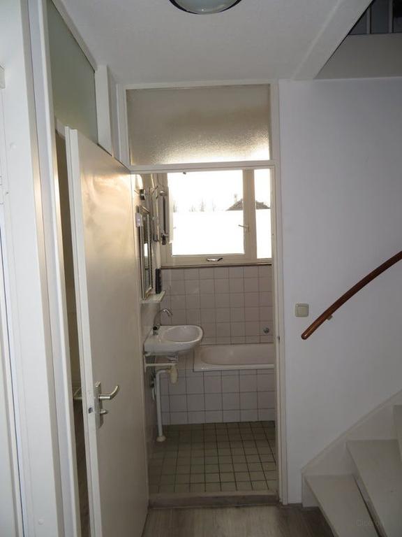 Family home with 3 bedrooms and attic - Image 9