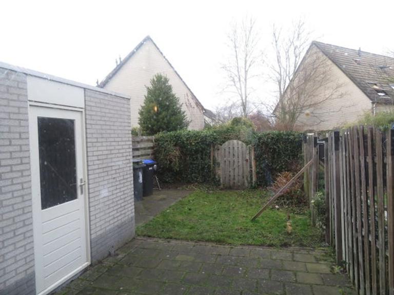 Family home with 3 bedrooms and attic - Image 10