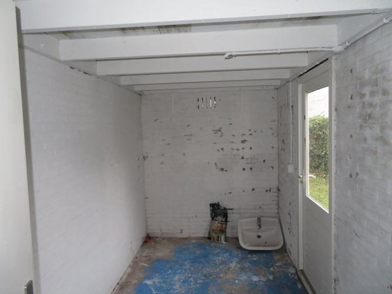 Family home with 3 bedrooms and attic - Image 11