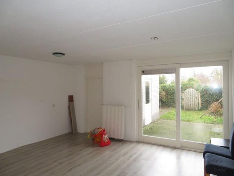 Family home with 3 bedrooms and attic - Image 14