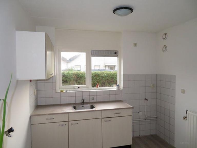 Family home with 3 bedrooms and attic - Image 16