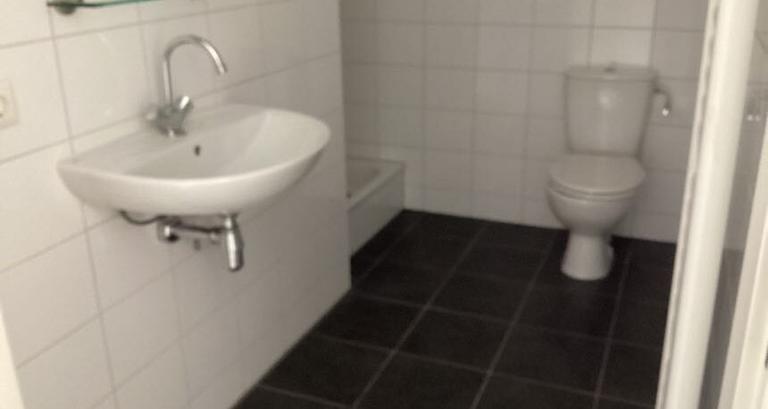 Lichte loft met privébalkon in Tilburg - Afbeelding 6