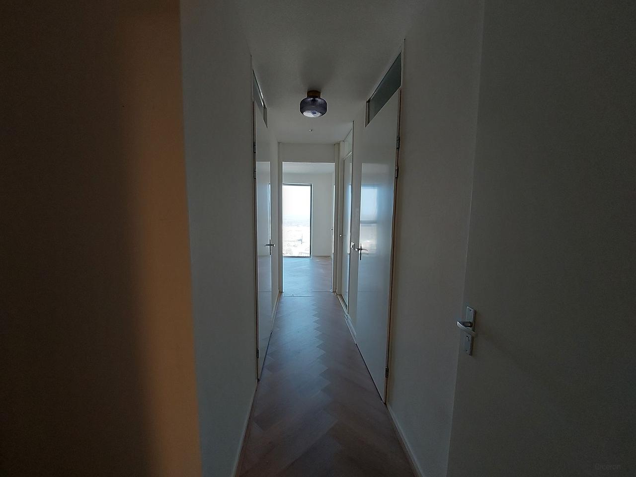 Wonen op de 17e etage met ruim balkon - Afbeelding 2