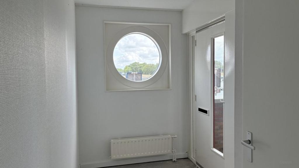 103 m² of living space with marina views - Image 1