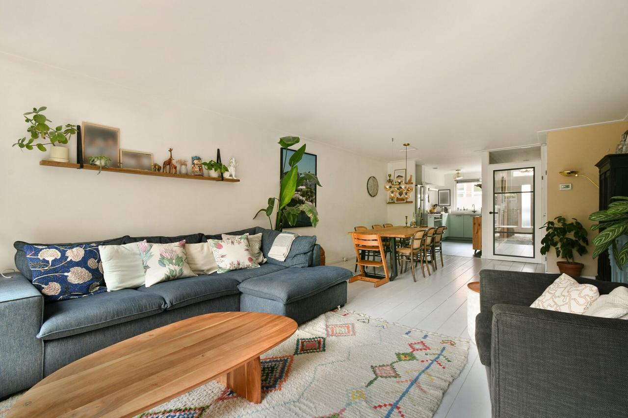 Four bedrooms and a south-facing garden - Image 4