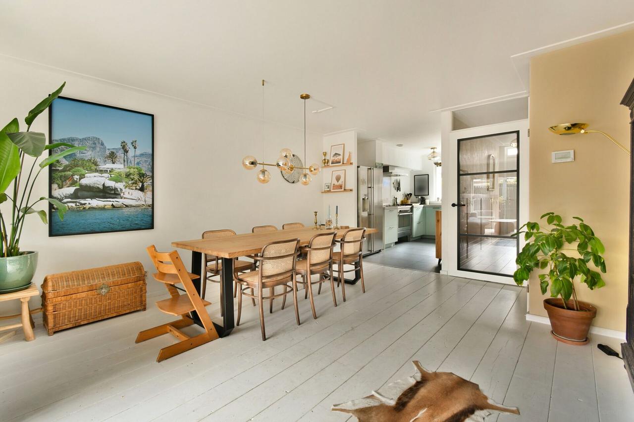 Four bedrooms and a south-facing garden - Image 5