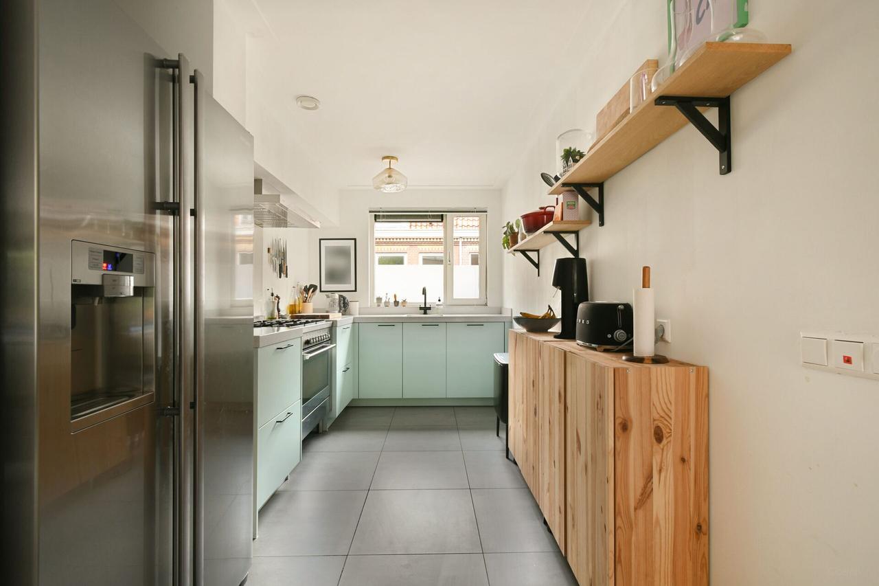 Four bedrooms and a south-facing garden - Image 6