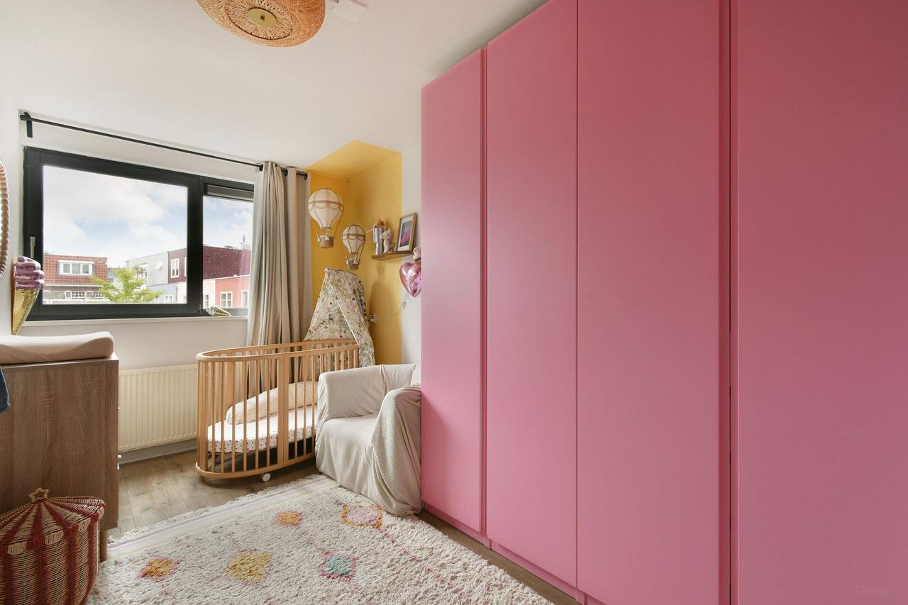 Four bedrooms and a south-facing garden - Image 14