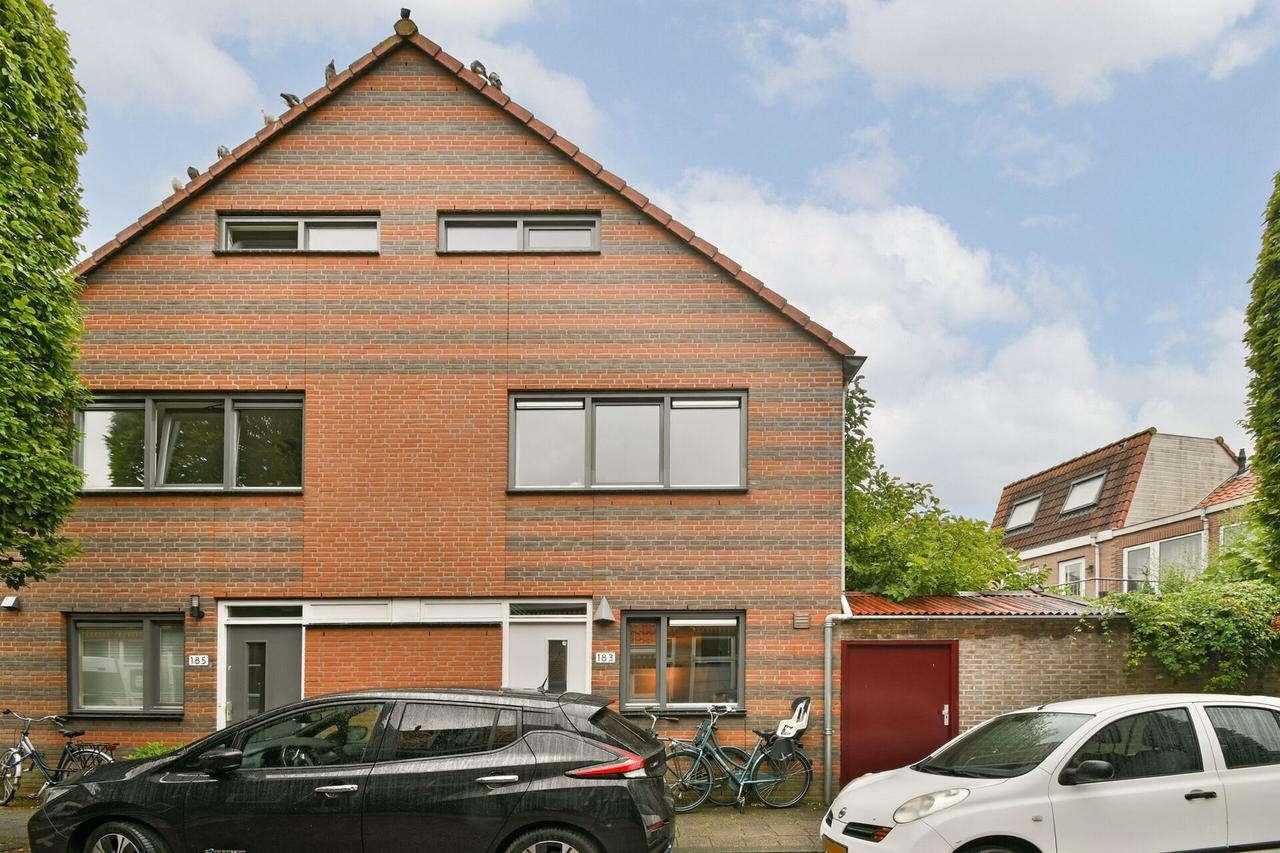 Four bedrooms and a south-facing garden - Image 22