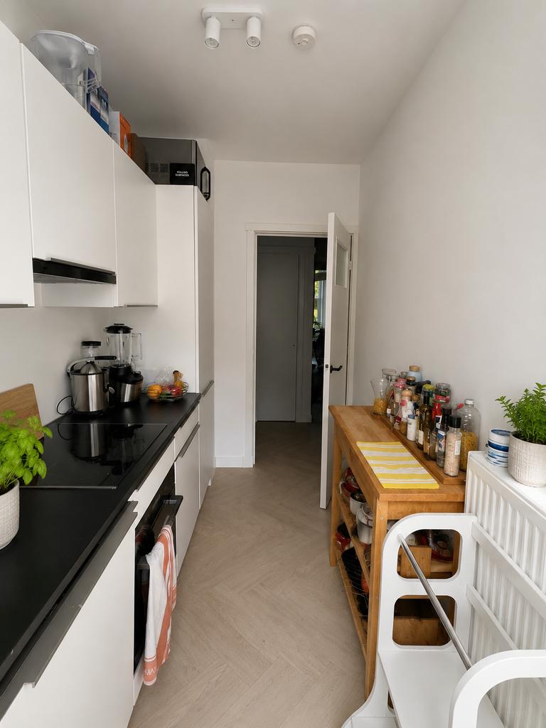 Furnished apartment with balcony and 2 bedrooms - Image 2