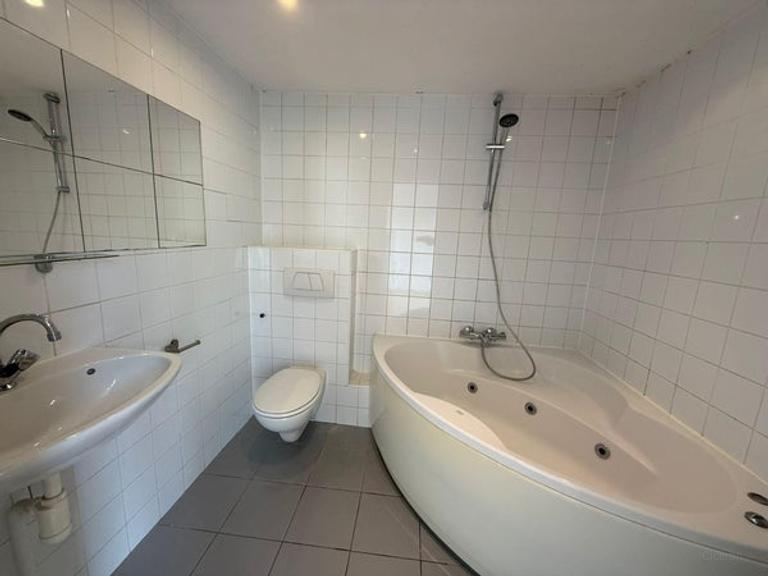 Two bedrooms overlooking the Schinkel - Image 7