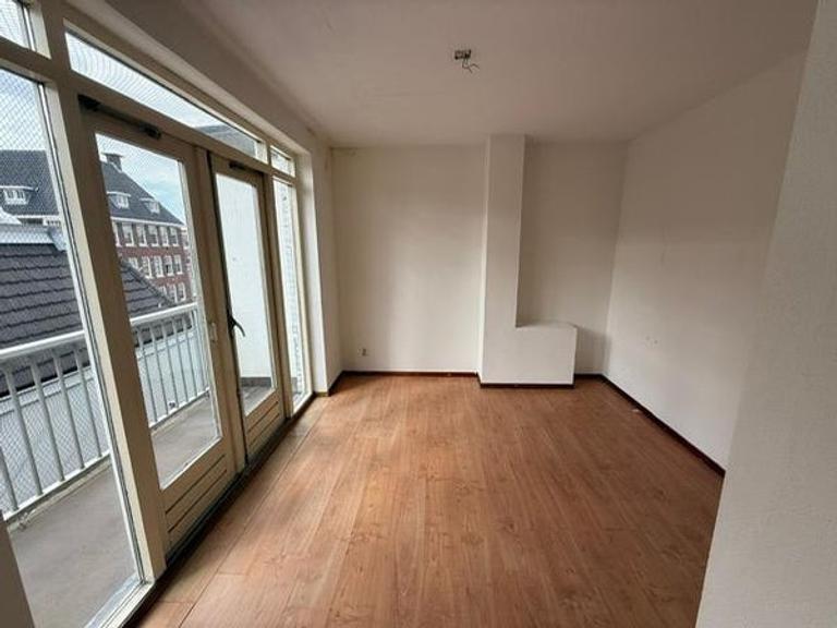 Two bedrooms overlooking the Schinkel - Image 8