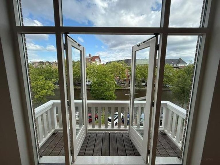 Two bedrooms overlooking the Schinkel - Image 9