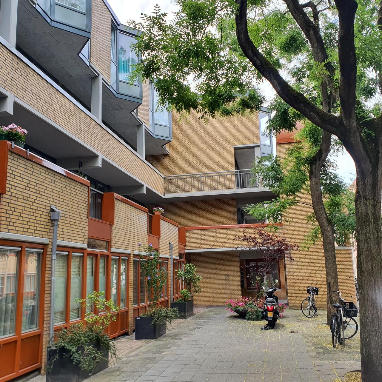 98 m² with a garden in Oude Westen - Image 1