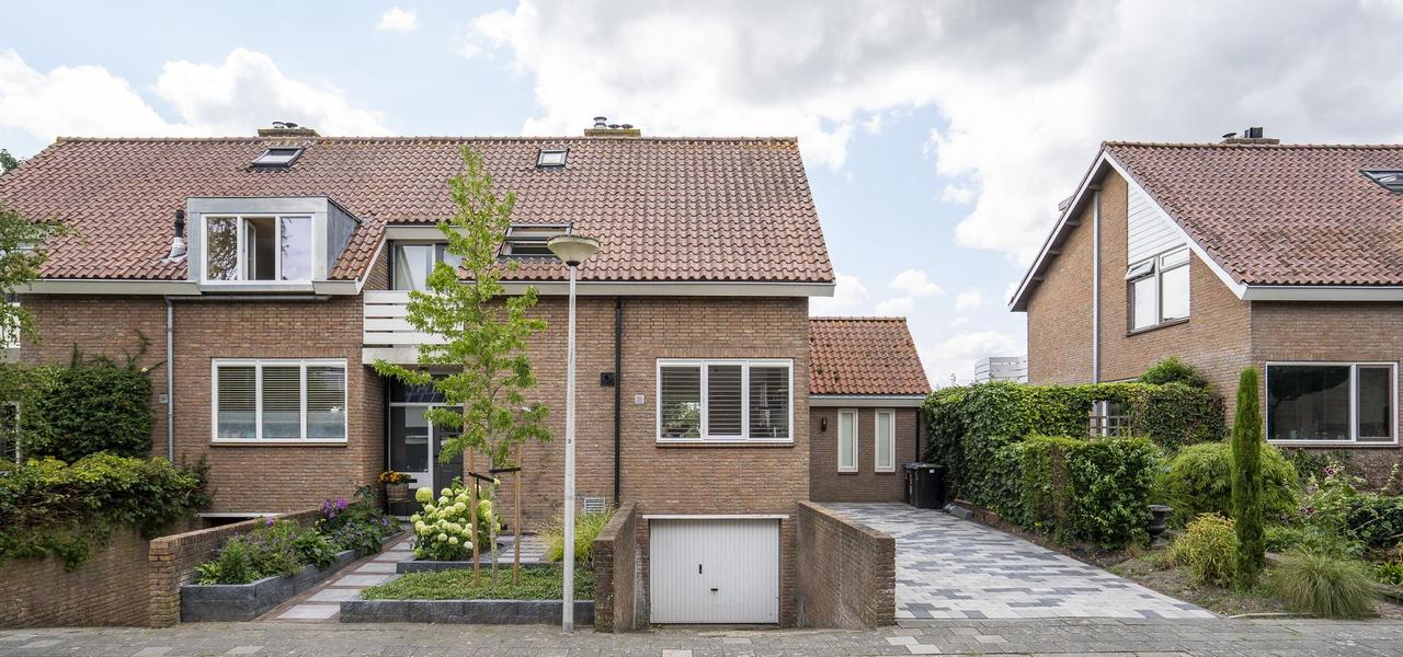 Five bedrooms, garden and private garage - Image 1