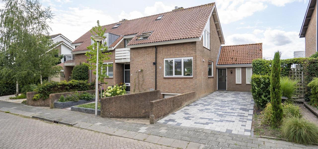 Five bedrooms, garden and private garage - Image 2
