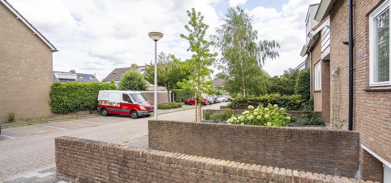 Five bedrooms, garden and private garage - Image 3