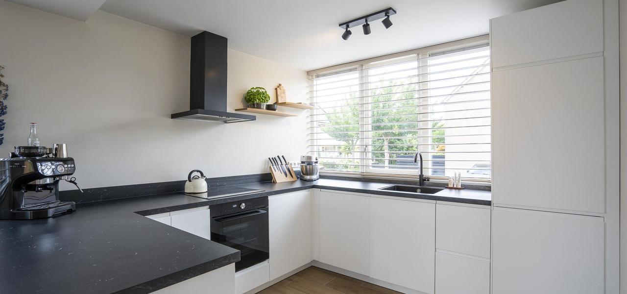 Five bedrooms, garden and private garage - Image 12